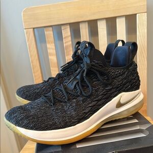 Nike LEBRON XV LOW Black/Metallic Gold-Phantom Basketball Shoes